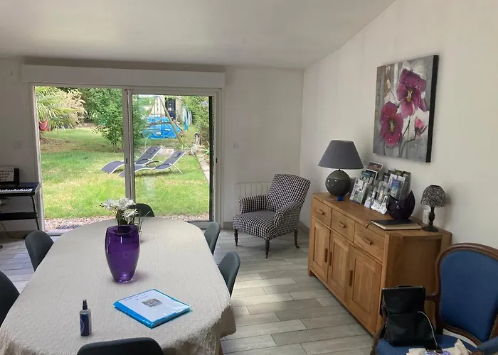 Theuville Maison Les Bornes